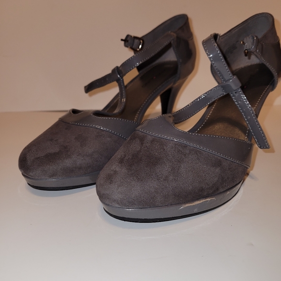 Bandolino gray heels size 8.5 m - Picture 9 of 12